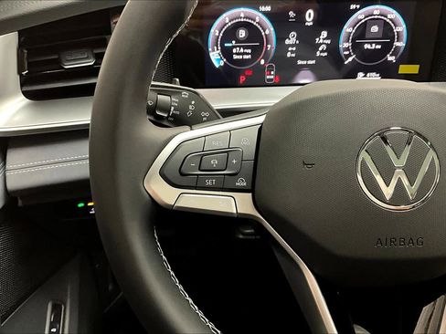 New 2026 Volkswagen Tiguan SE image 17