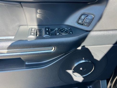 Used 2024 Ford Expedition XLT AWD/4WD image 10