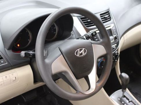 Used 2015 Hyundai Accent GLS FWD image 11