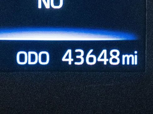 Used 2023 Toyota Corolla SE w/ Carpet Mat Package (TMS) image 17