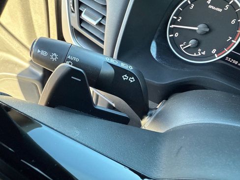 Used 2023 Nissan Rogue SV image 32