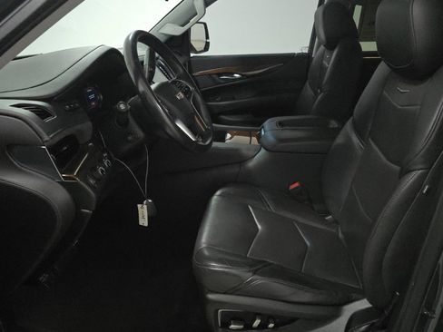 Used 2020 Cadillac Escalade Luxury image 4