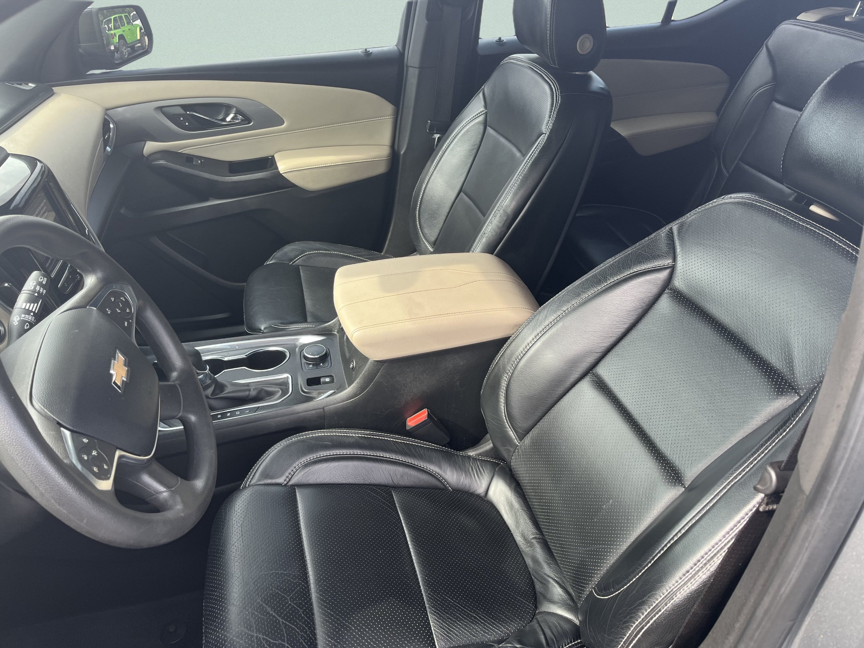 Used 2023 Chevrolet Traverse LS FWD image 13