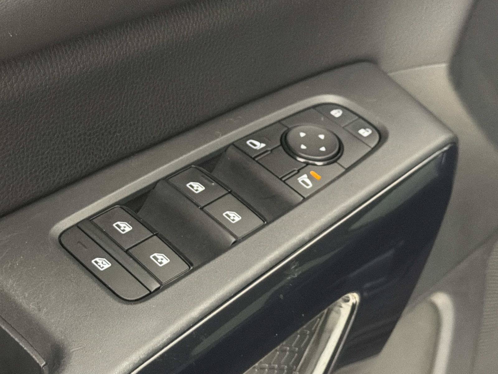 Used 2023 Nissan Pathfinder S FWD image 15