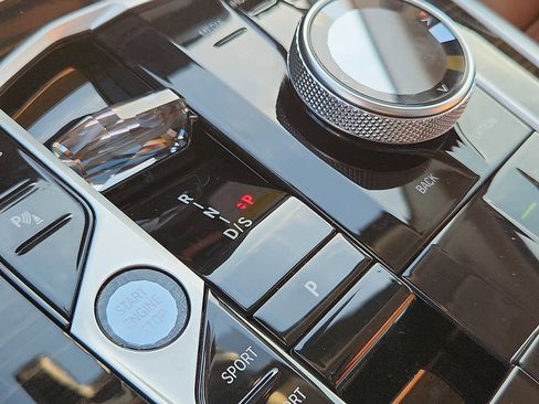 Certified 2024 BMW X7 xDrive40i w/ Executive Package image 14