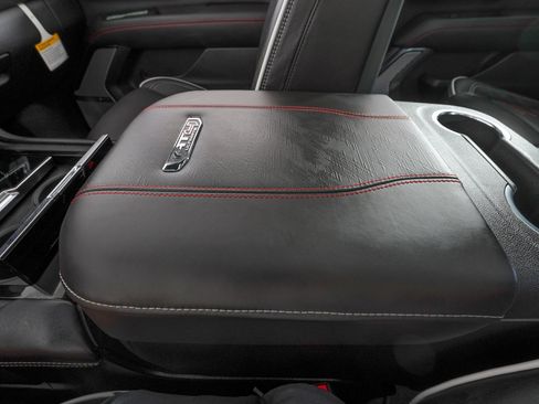 Used 2026 GMC Yukon XL AT4 Ultimate image 32