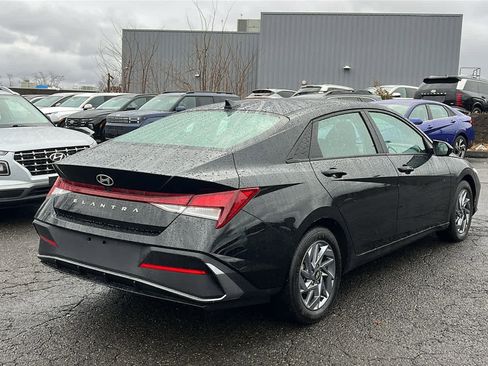 Used 2024 Hyundai Elantra SEL image 4