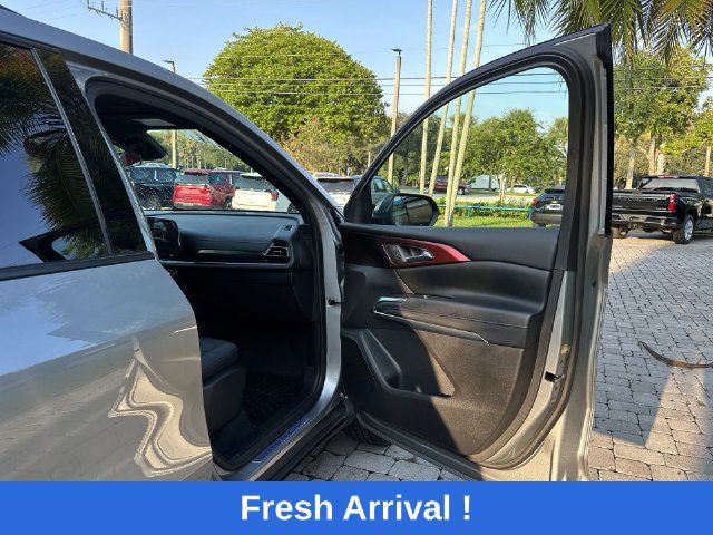 Used 2025 Chevrolet Traverse Z71 w/ Driver Confidence Package AWD/4WD image 23