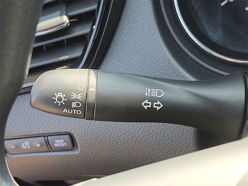 Used 2022 Nissan Rogue Sport S image 26