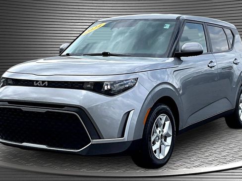 Used 2024 Kia Soul LX w/ Option Group 015 FWD image 3