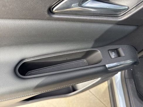 Used 2025 Chevrolet Traverse LT image 23