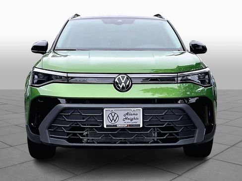 New 2026 Volkswagen Taos SE image 3
