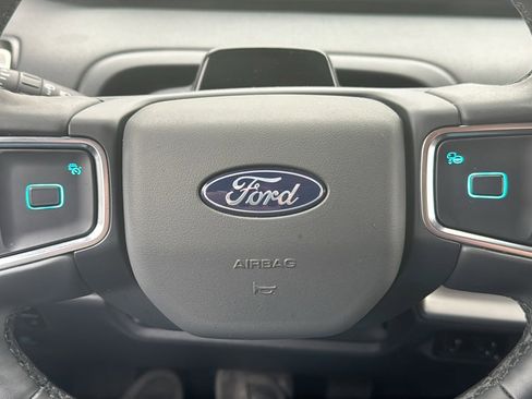 Used 2025 Ford Expedition Active image 16