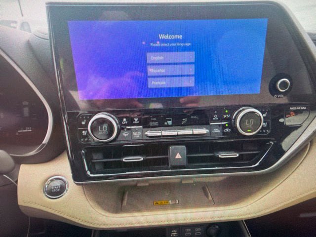 Used 2023 Toyota Highlander Limited AWD/4WD image 13