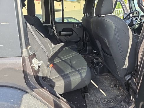 Used 2018 Jeep Wrangler Unlimited Sport S image 23