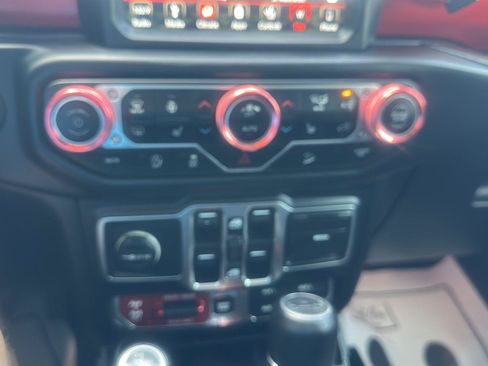 Used 2018 Jeep Wrangler Unlimited Rubicon AWD/4WD image 32