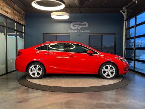 Used 2017 Chevrolet Cruze Premier FWD image 2