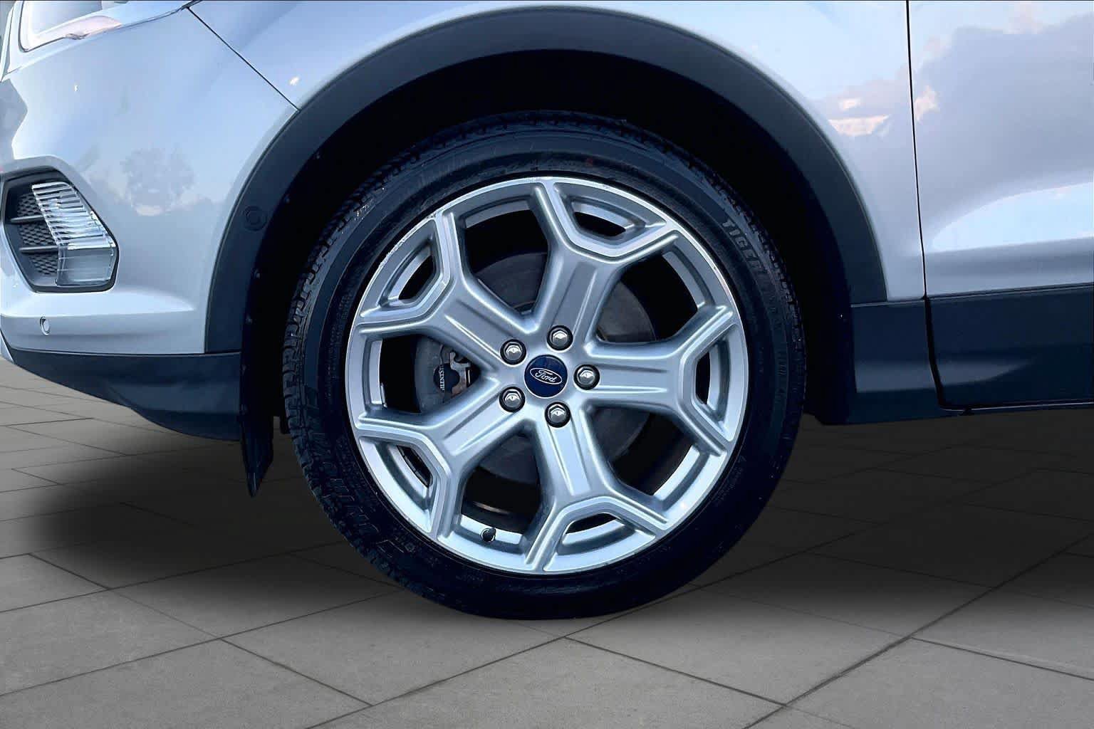 Used 2019 Ford Escape Titanium AWD/4WD image 10