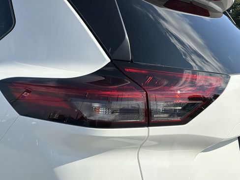 Used 2026 Nissan Rogue S FWD image 27