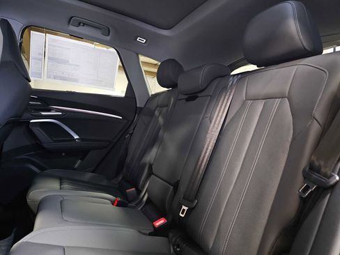 New 2025 Audi Q5 Prestige image 18
