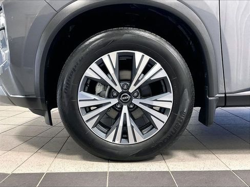 Used 2023 Nissan Rogue SV AWD/4WD image 7