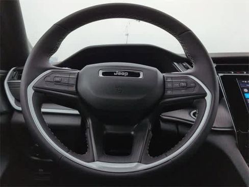 New 2025 Jeep Grand Cherokee L Altitude image 26