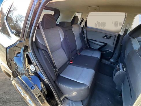 Used 2021 Nissan Rogue S image 23