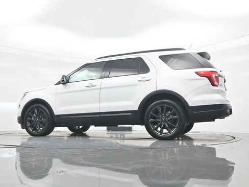 Used 2018 Ford Explorer XLT w/ Equipment Group 202A FWD image 34