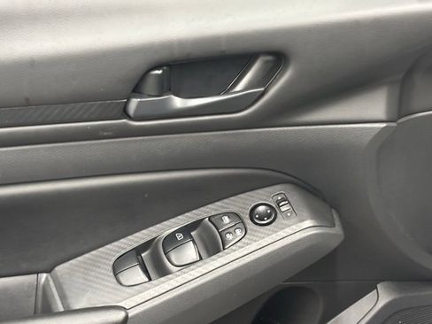 Used 2024 Nissan Altima 2.5 S image 9