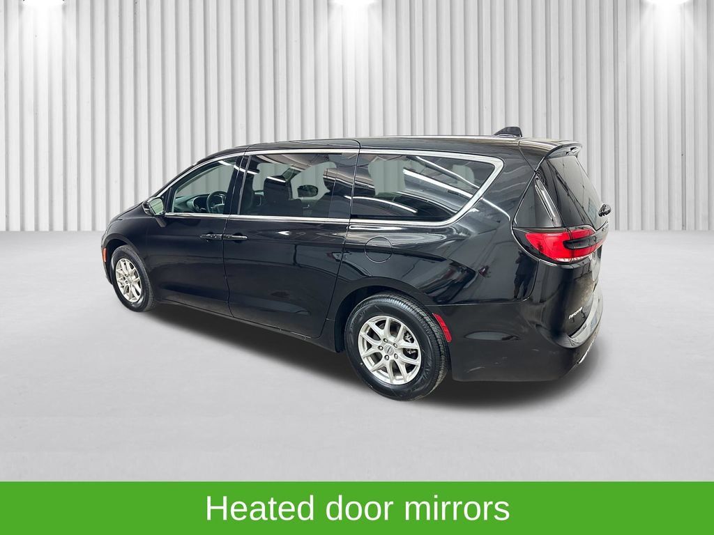 Used 2024 Chrysler Pacifica Touring-L FWD image 10