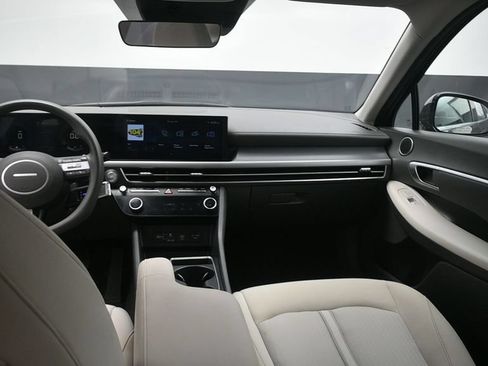 Used 2025 Hyundai Sonata SEL FWD image 17