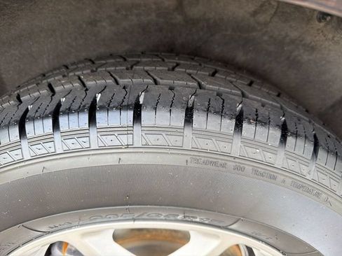 Used 2023 Chrysler Pacifica Touring-L FWD image 32