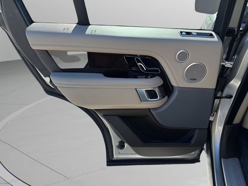 Used 2020 Land Rover Range Rover HSE image 18