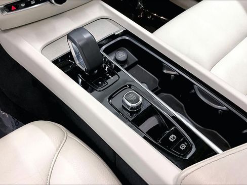 Used 2024 Volvo S60 B5 Plus image 17