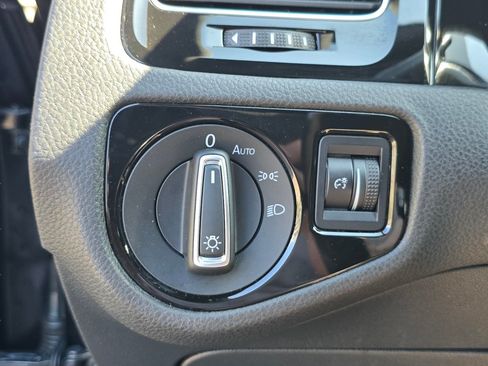 Used 2016 Volkswagen Golf R 4-Door AWD/4WD image 35