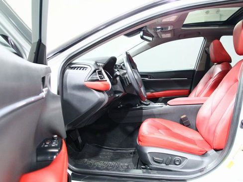 Used 2019 Toyota Camry XSE image 19