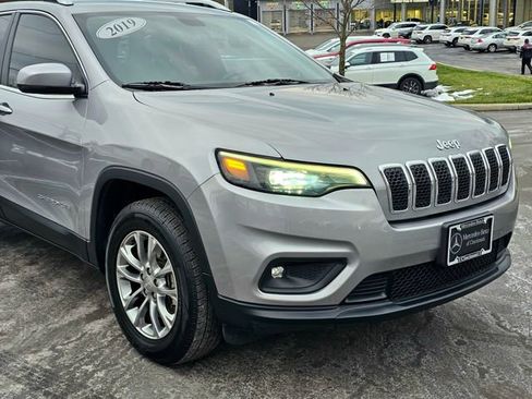 Used 2019 Jeep Cherokee Latitude Plus w/ Comfort/Convenience Group image 2