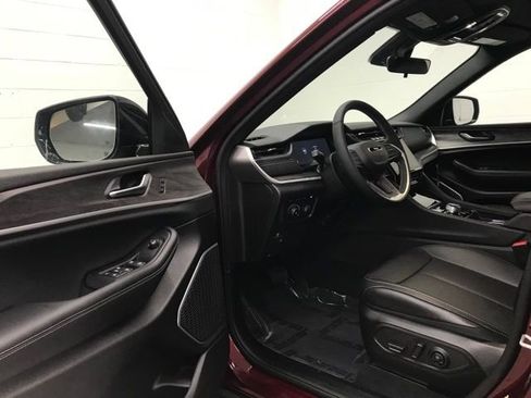 New 2025 Jeep Grand Cherokee Limited 4xe image 9