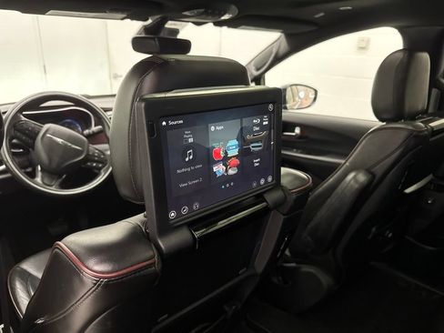 Used 2020 Chrysler Pacifica Limited FWD image 56