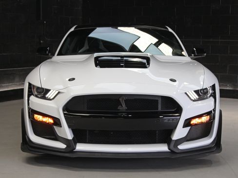 Used 2021 Ford Mustang Shelby GT500 w/ Carbon Fiber Track Pack RWD image 9