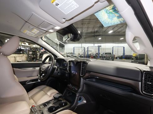 Used 2024 Ford Ranger Lariat w/ FX4 Off-Road Package image 29