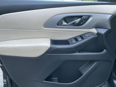 Used 2022 Chevrolet Traverse LS image 22