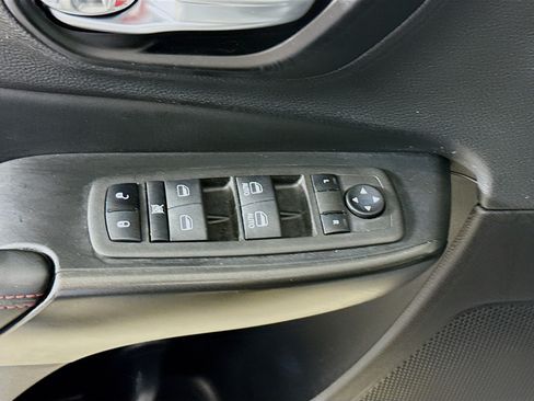 Used 2022 Jeep Cherokee Trailhawk AWD/4WD image 20