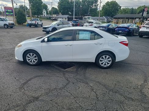 Used 2016 Toyota Corolla LE FWD image 3