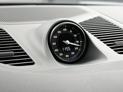 Certified 2025 Porsche Cayenne E-Hybrid Coupe AWD/4WD image 20