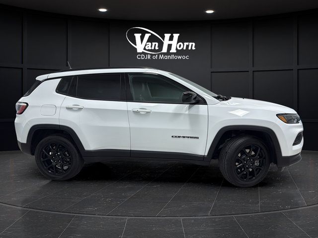 Used 2025 Jeep Compass Latitude w/ Altitude Special Edition AWD/4WD image 7