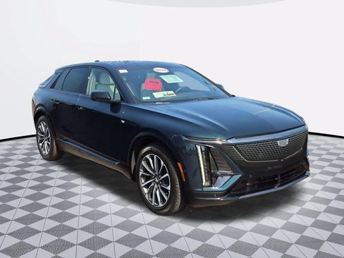 Used 2024 Cadillac Lyriq Sport RWD image 2