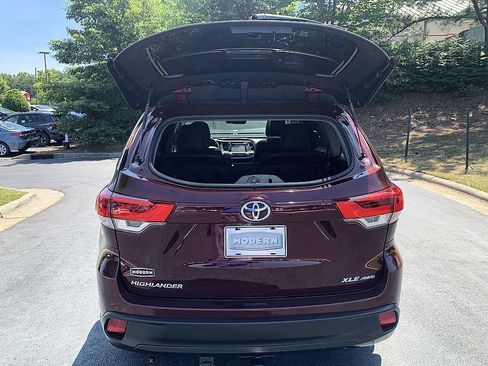Certified 2018 Toyota Highlander XLE AWD/4WD image 23