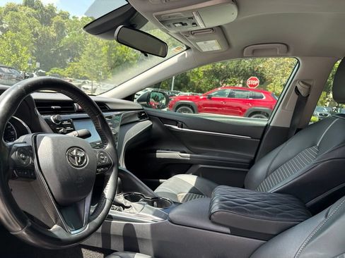 Used 2020 Toyota Camry SE FWD image 16