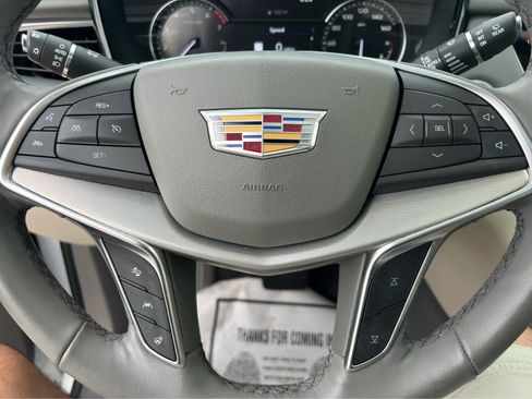 Used 2025 Cadillac XT5 Premium Luxury image 9
